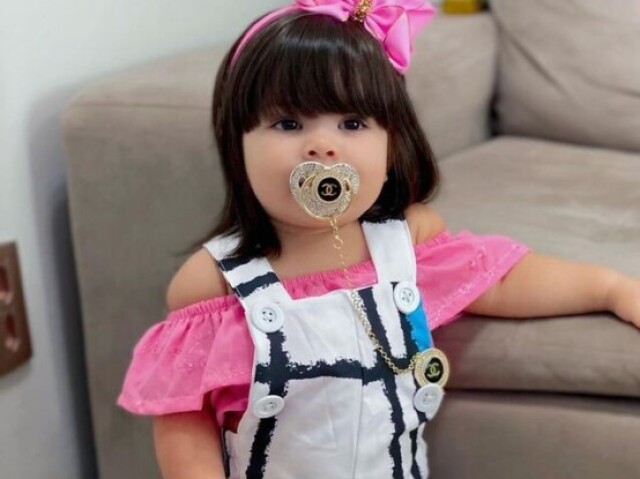 Japonezinha dos cabelo liso