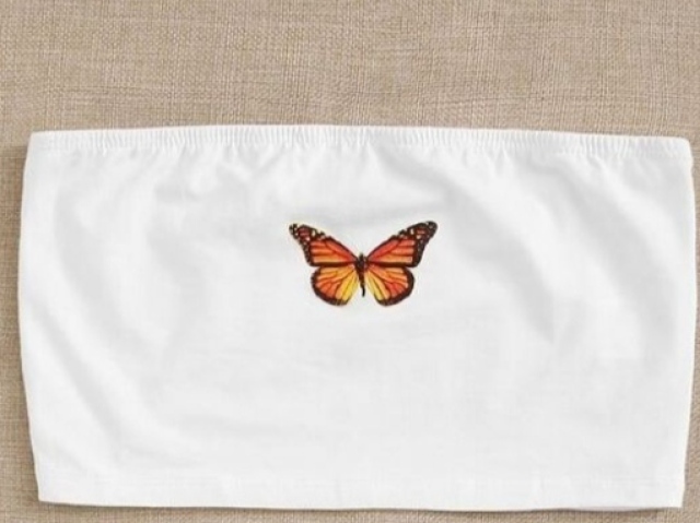 🦋✨ cropped branco com uma borboleta 🦋✨