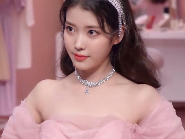 IU (Solista)...