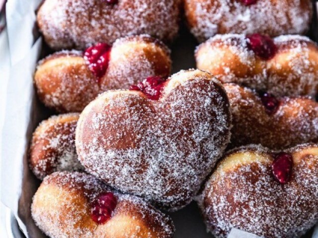 Donuts, Sonhos, Bolinho de chuva, Churros e Panquecas. 
Massas fritas e macias apetecem meu paladar.