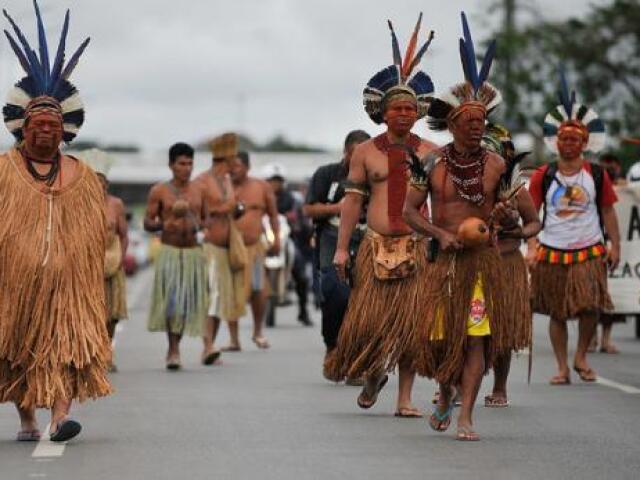 - São grupos culturalmente parecidos que vivem exclusivamente nas cidades. Que compartilham da crença em apenas uma religião e não creem no uso sustentável da natureza.