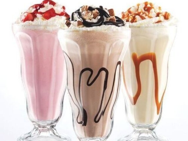 Milk-shake de morango, chocolate e esse outro aí q eu esqueci..