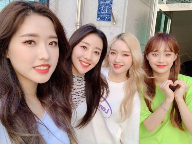 Chuu, Gowon, Yves e Hyeju