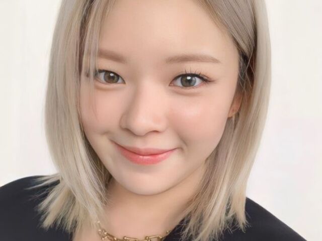Tudo bem, Jeongyeon está feliz por você conhecer um pouco ela♥