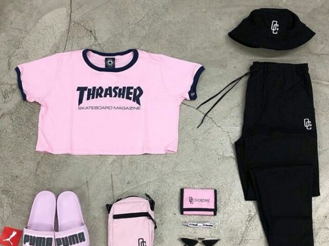 Blusa croppet chapéu calda chinelo uma bolsa e óculos