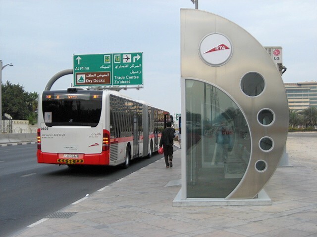 De ônibus