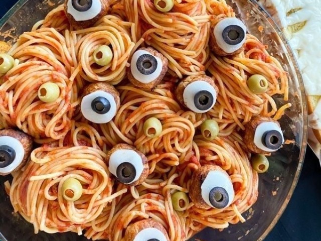 Macarronada com olhos 🍝👀