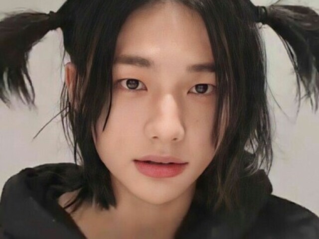 Hyunjin (stray kids)