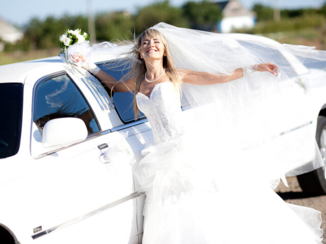 Limousine, adoro coisas diferentes e confortáveis. Isso sem falar que é um luxo!