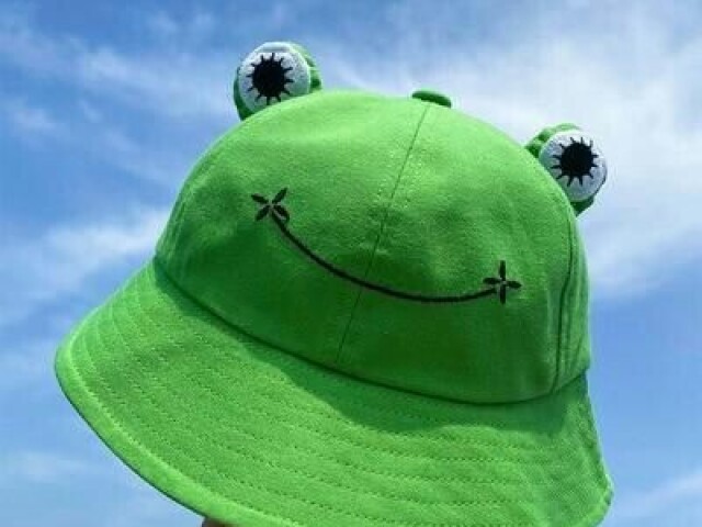 bucket hat frog 🤍