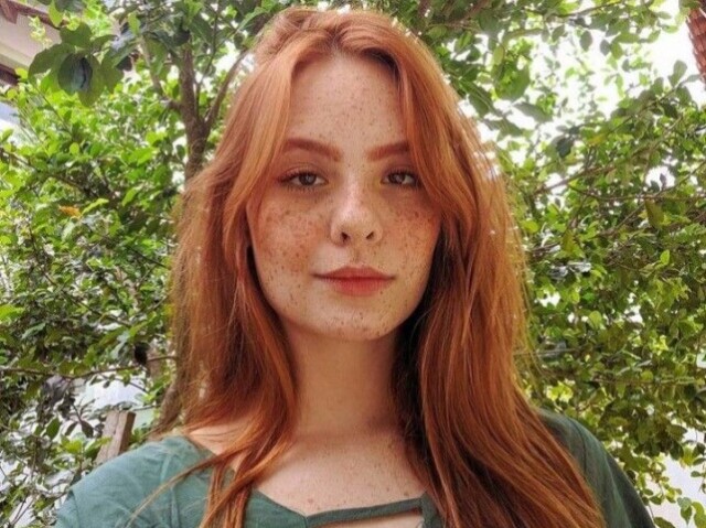 Ruiva
(SOU UMA RUIVA DE RESPEITO🙅♀️)