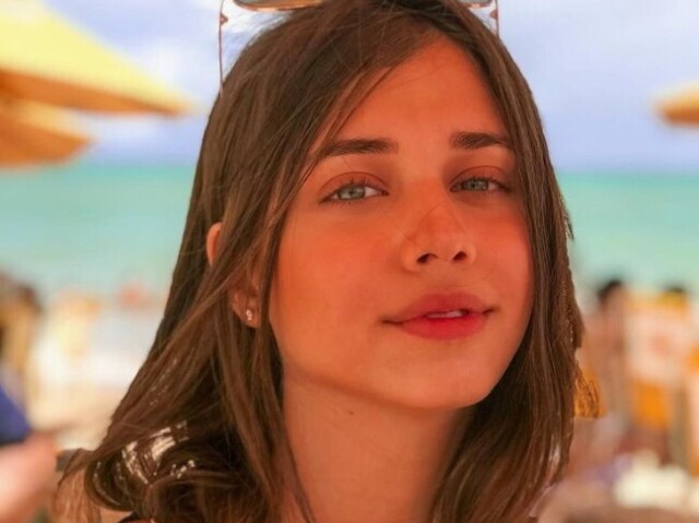 Liso Curto
(COM O CABELO ASSIM QUEM NÃO FICA MAIS LEVE💇🏻♀️)
