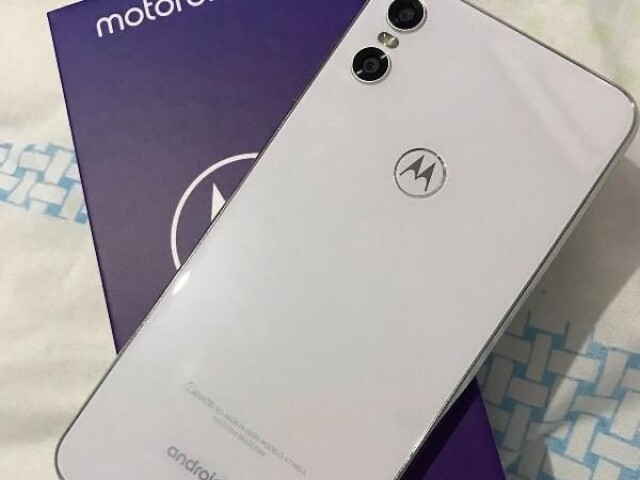 Motorola One (VOCÊ ESCOLHE A COR QUE QUISER)