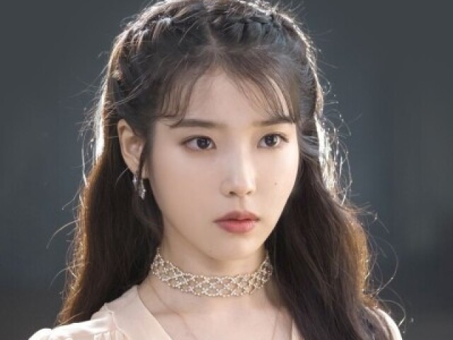 IU