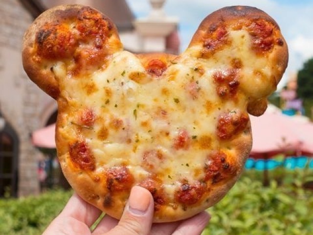 Pizza em formato do Mickey