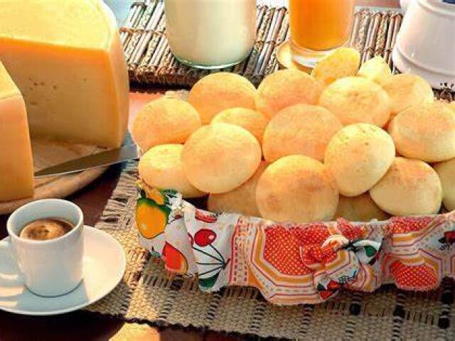 Pão de queijo com cafe