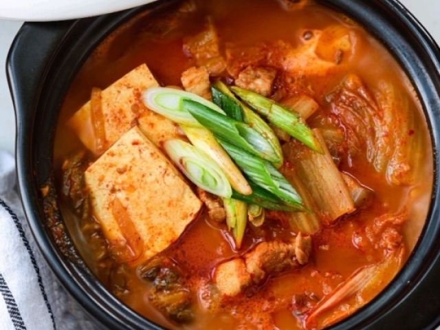 Kimchi jjigae