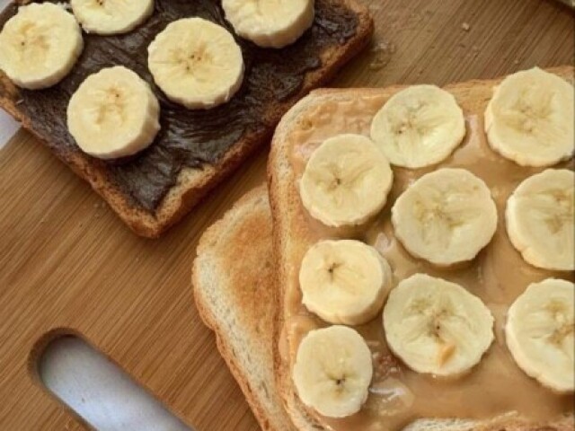 🍞Torrada com banana🍞 Uma coisa mas saudável, é pra curtir mas tenho que manter a postura.