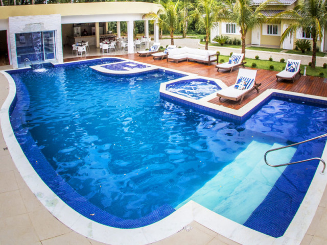 Nadar um pouco na sua piscina