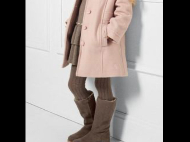 Camisola 👚, casaco🧥, calças 👖, luvas 🧤 e botas👢
