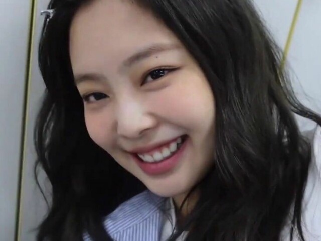 Jennie-BLACKPINK