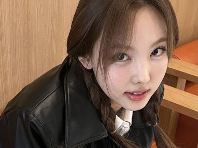 đȘ âËâ đȘ. ual das meninas do twice vocĂȘ seria?