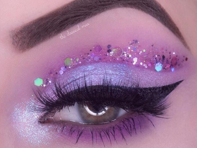 Um roxo e um lilás com glitter um um rímel bem grosso