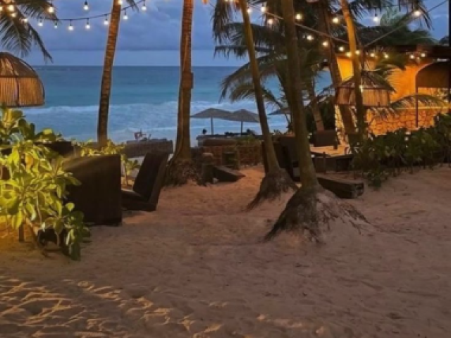 Praia (não precisa necessariamente ir para comer, mas observar o mar é algo bom)