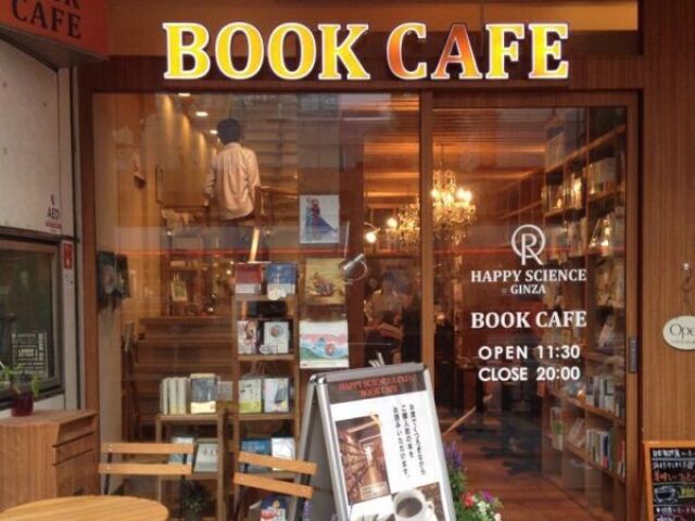 . * - Um book café! muito famoso ultimamente. - * .