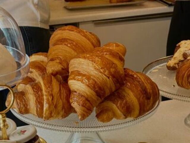 . * - Croissants!- * .