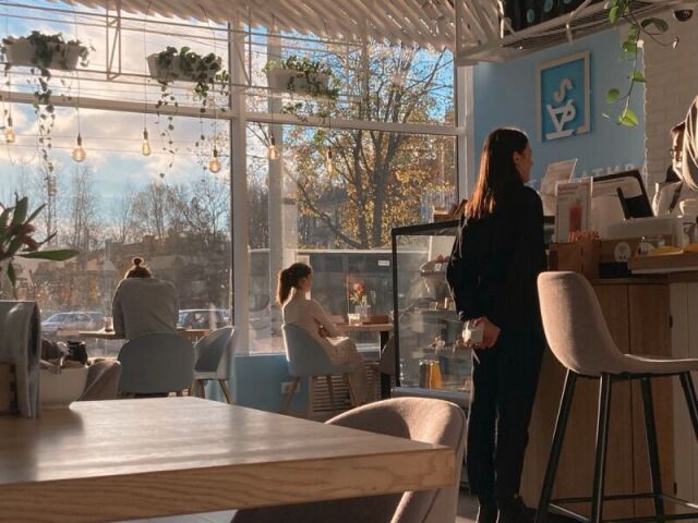 . * - Um estilo mais cafeteria de aeroporto - * .