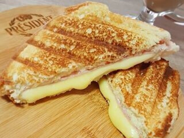 um misto quente, ou outra coisa simples