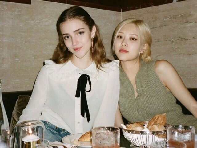 Rosé e Thalia (Não sei escrever o nome)