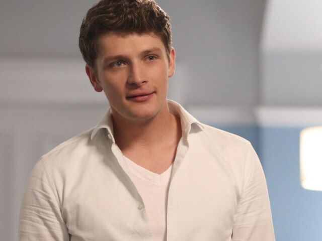 Brett Dier - Michael Cordero de Jane The Virgin