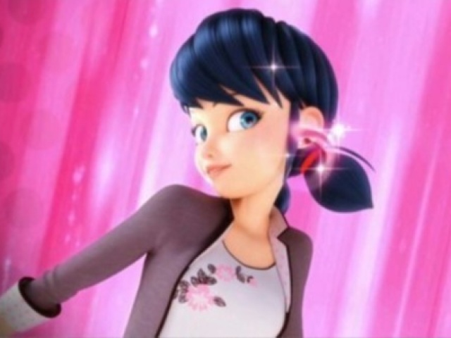 Que ela é uma super heroína, conhecida como Ladybug