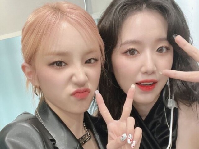 yuqi & shuhua ; gi-dle.