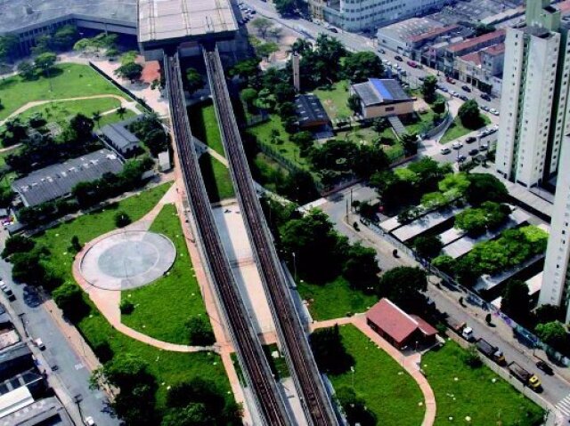 No Brás: Parque Benemérito José Brás tem esporte para adultos e playground para crianças