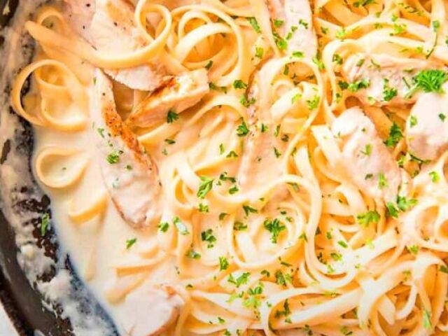 MacarrĂŁo com molho branco