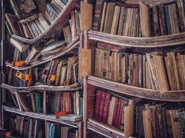 Biblioteca abandonada