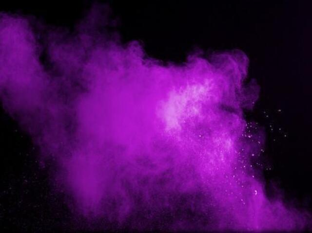 Preto e roxo