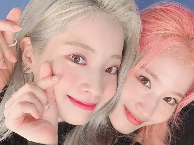 DAHYUN E SANA