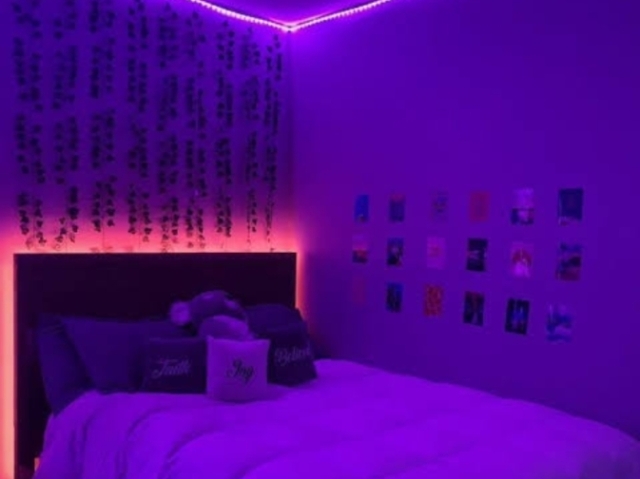 Esse, amo roxo e tem uma luz led que me acalma a dormir