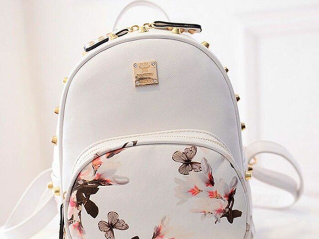 mochila Branca com flores