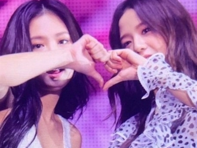 JENNIE & JISOO