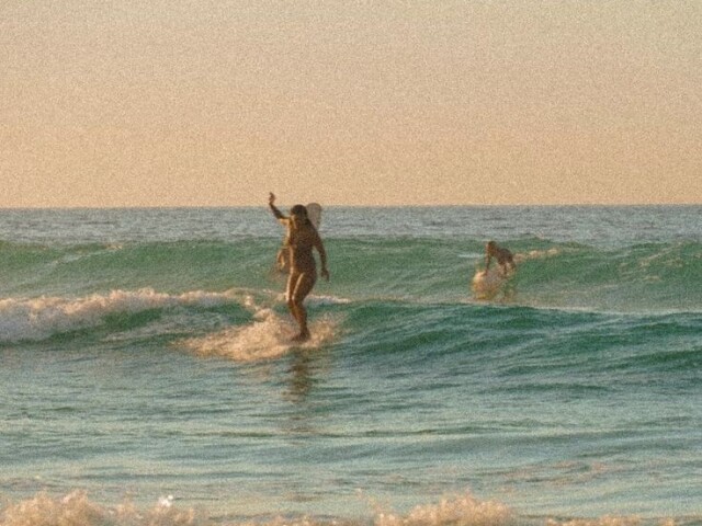 Vocês resolvem banhar na praia!