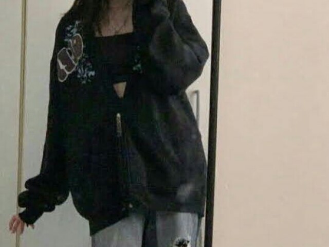 Essa!
(Calรงa rasgada)