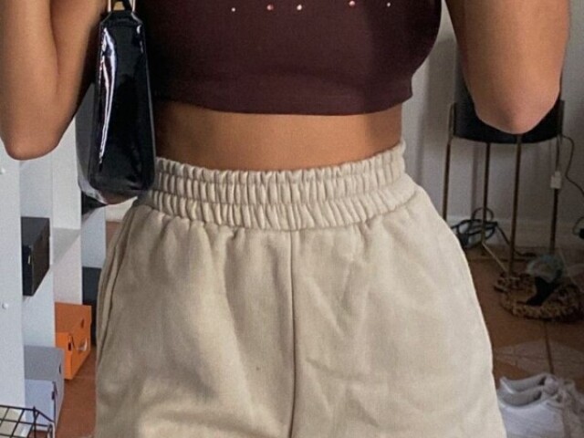 Essa (cropped e short)