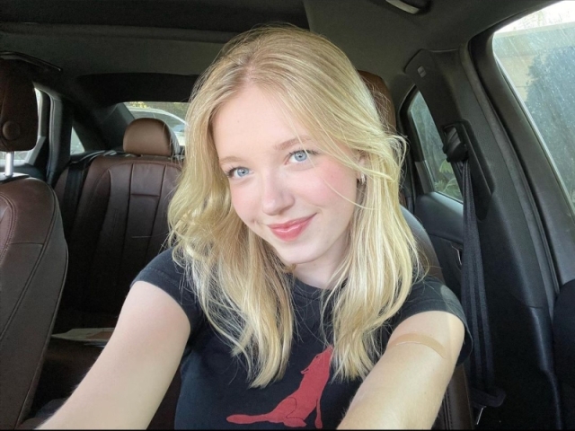 Addie Smith ♡ Modelo e Influencer. 12.3m de seguidores nas redes sociais, formada em publicidade e
marketing digital.
Fluente em inglês e espanhol.