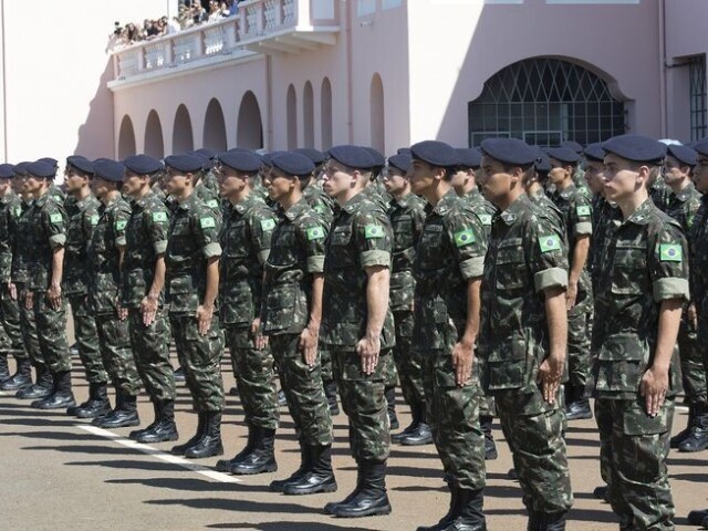 As outras pessoas, um exército, quando mais gente melhor