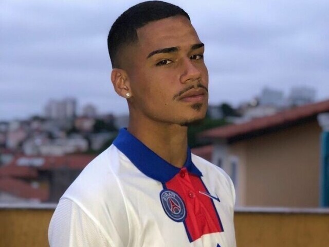 LuĂs/jogador de futebol da seleção brasileira/17 anos/atletico e habilidoso